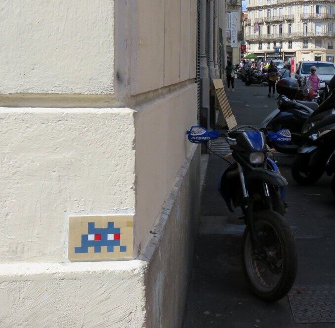 MPL_14, Space Invader de la rue Draperie Rouge — Street art de Invader à Montpellier