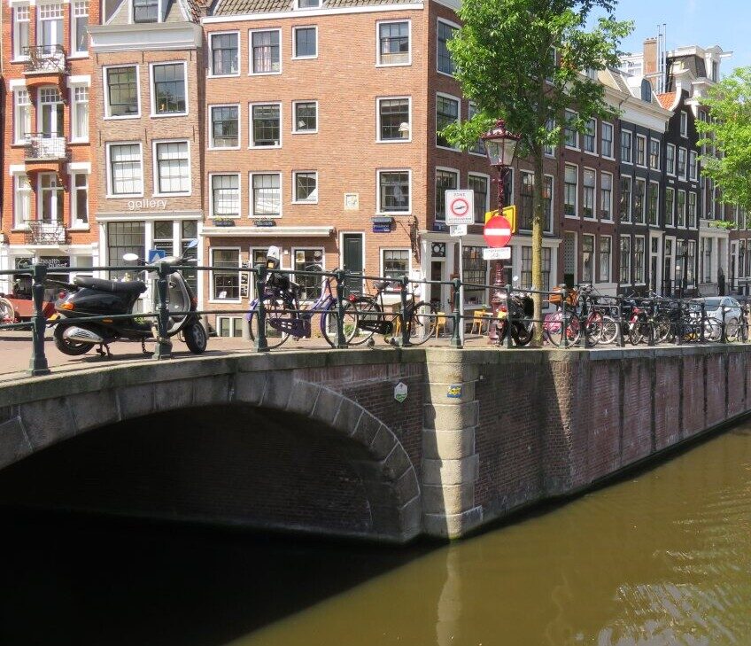 AMS_18, Space Invader de Prinsengracht — Street art de Invader à Amsterdam