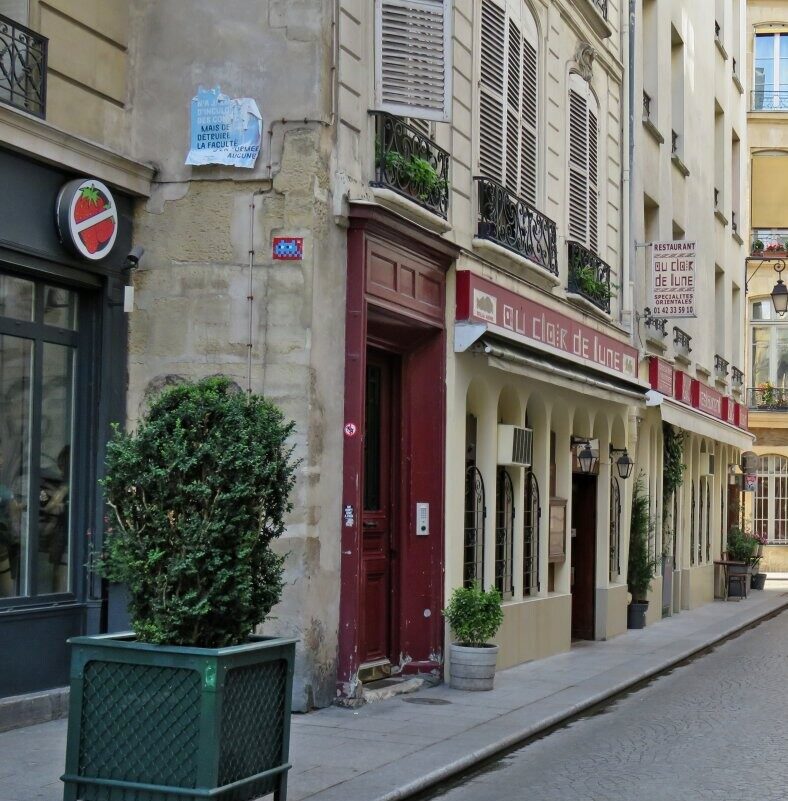 PA_232, Space Invader on Rue Française — Street art by Invader in Paris