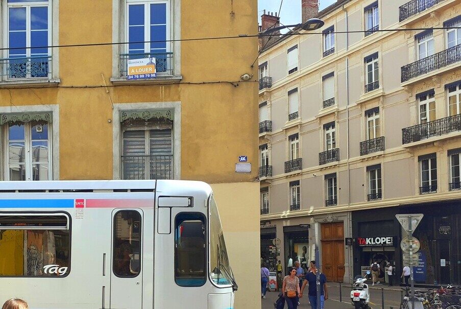GRN_07, Space Invader on 9 Rue Raoul Blanchard — Street art by Invader in Grenoble