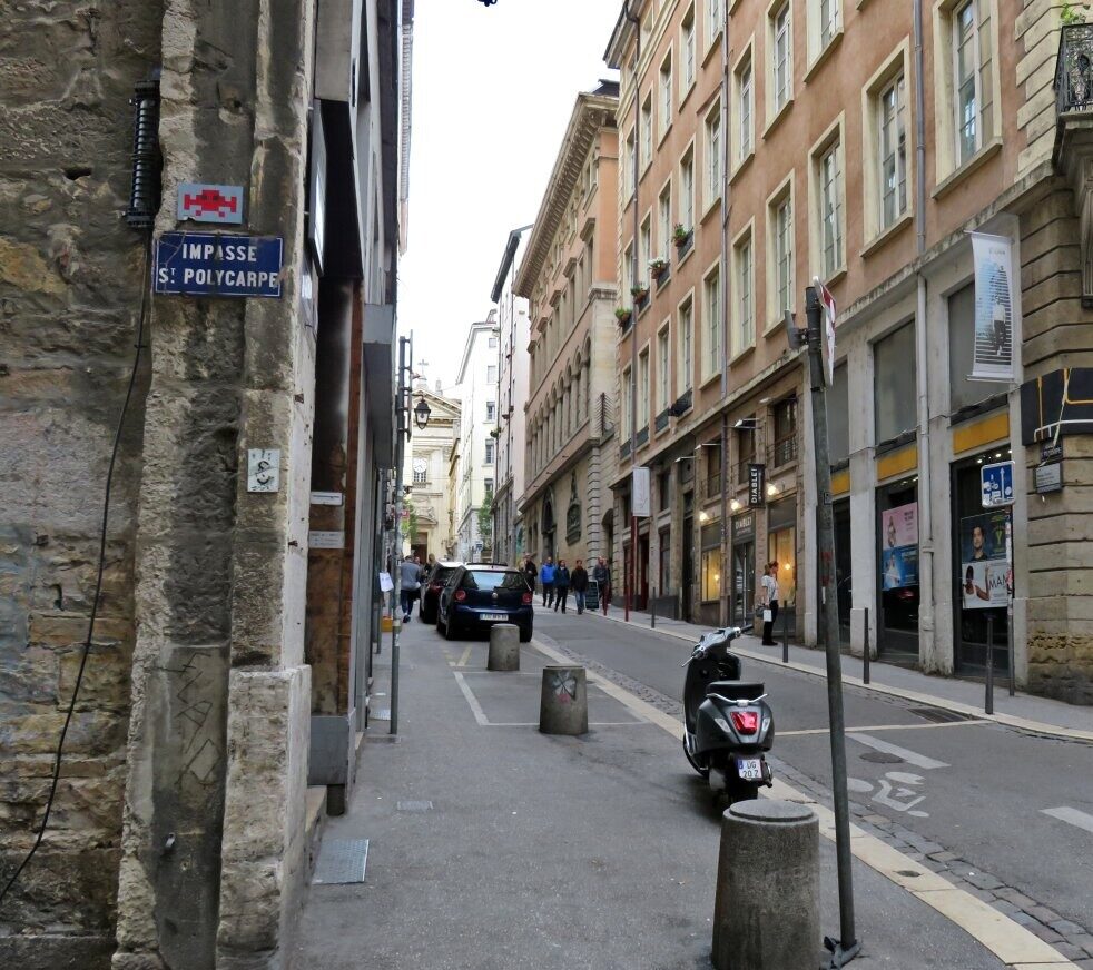 LY_22, Space Invader on 2 Impasse Saint-Polycarpe — Street art by Invader in Lyon