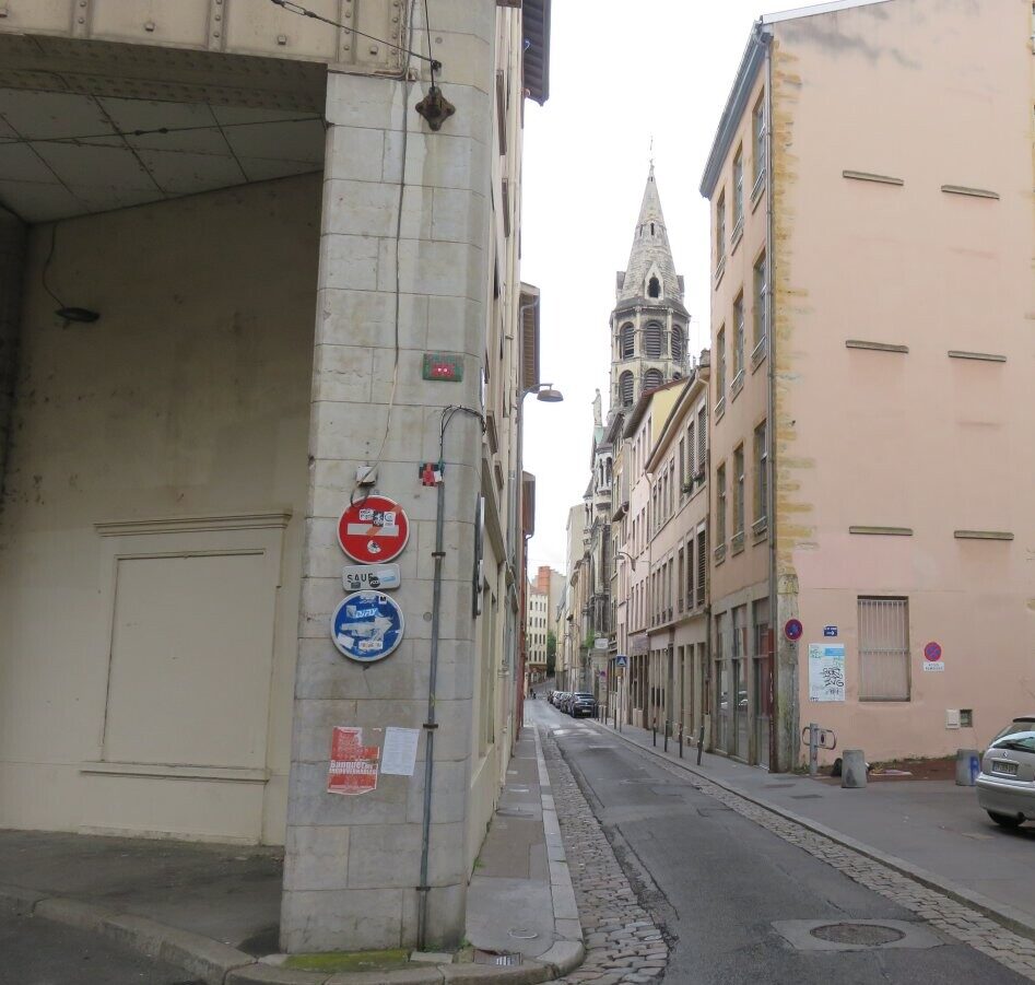 LY_05, Space Invader de la rue des Tables-Claudiennes — Street art de Invader à Lyon