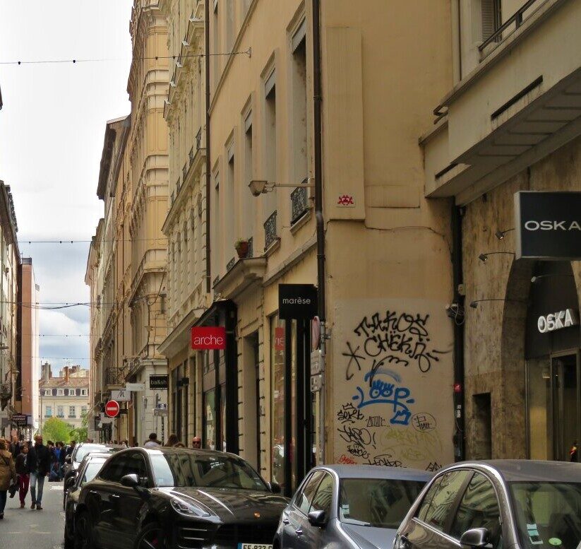 LY_15, Space Invader de la rue Émile Zola — Street art de Invader à Lyon