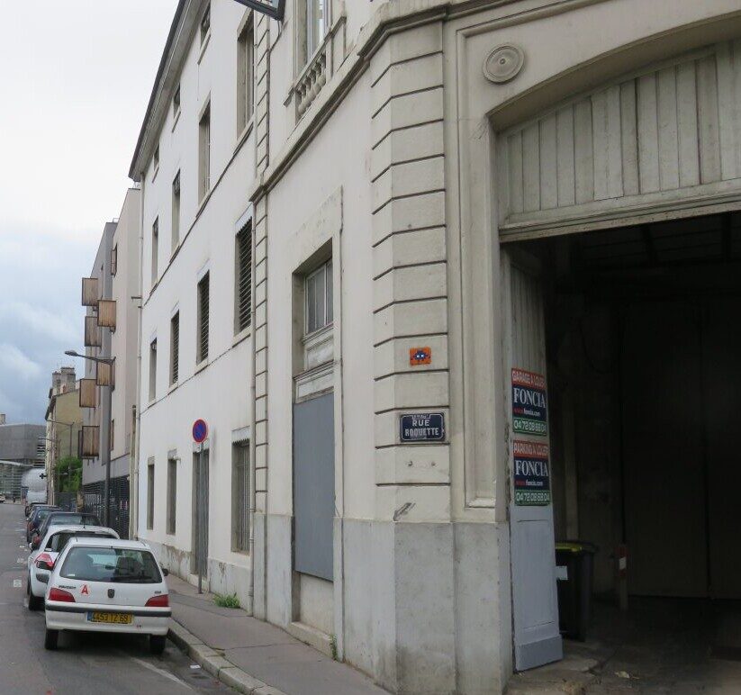 LY_32, Space Invader de la rue Roquette — Street art de Invader à Lyon