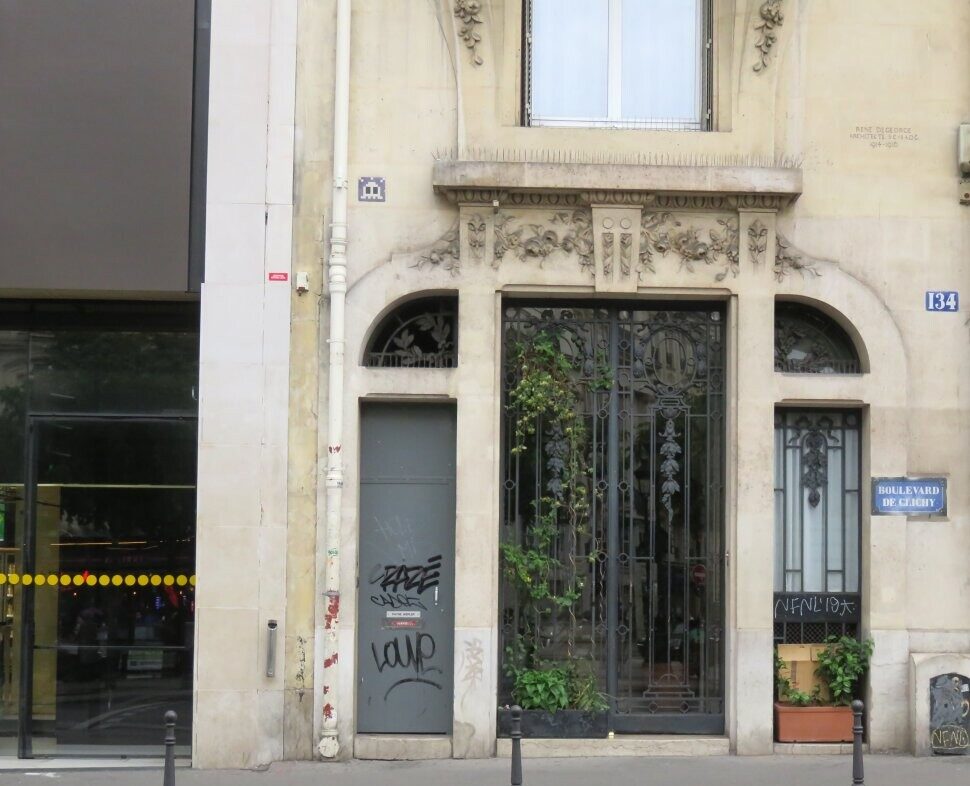 PA_439, Space Invader on 136 Boulevard de Clichy — Street art by Invader in Paris