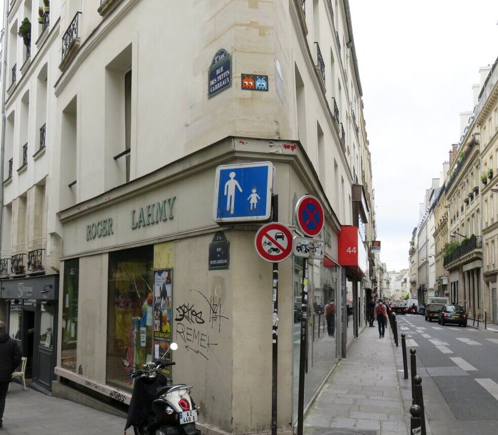 PA_462, Space Invader on Rue de Cléry — Street art by Invader in Paris