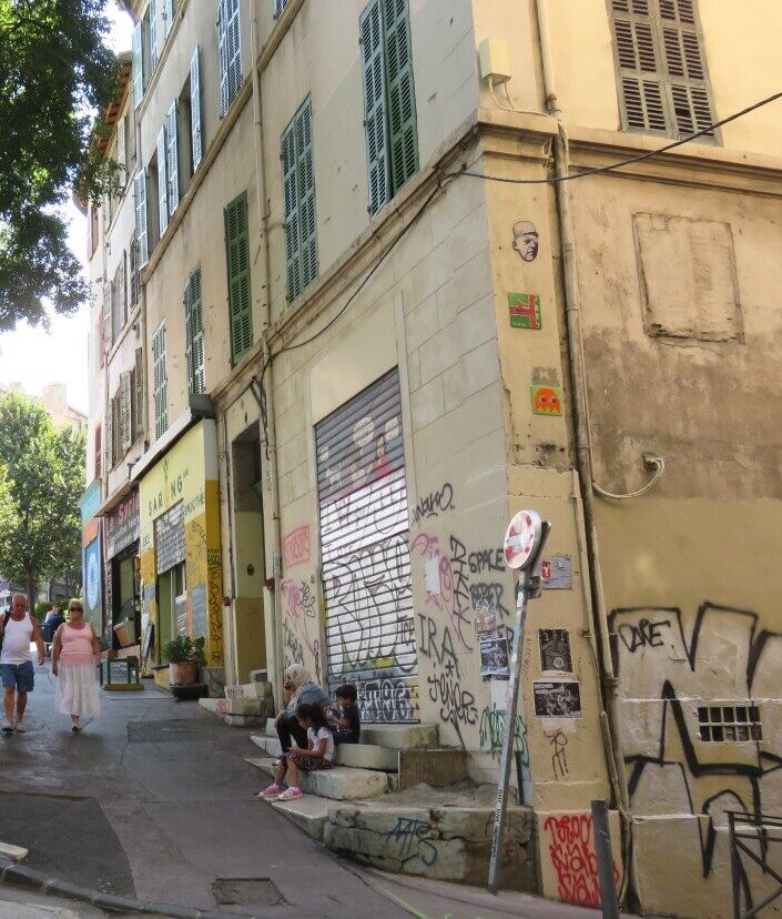 MARS_07, Space Invader de la rue Jean Roques — Street art de Oré, Invader, A2, Gzup à Marseille