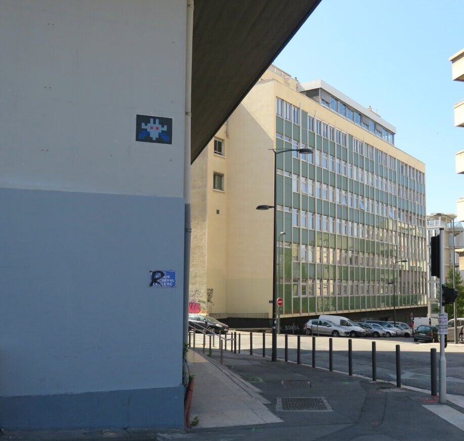 MARS_10, Space Invader on 16 Rue Antoine Zattara — Street art by Invader in Marseille