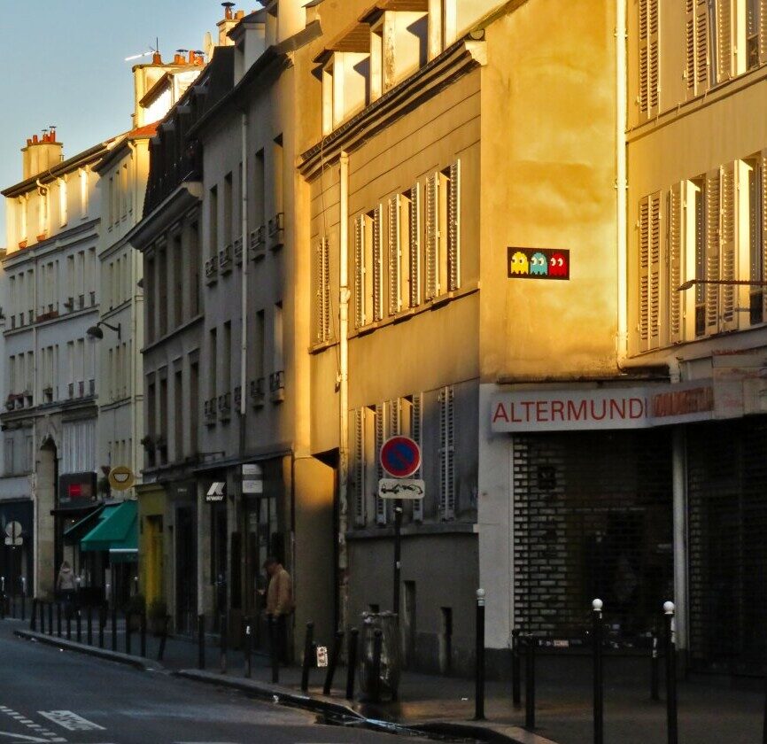 PA_654, Space Invader on 39 Rue de Charonne — Street art by Invader in Paris