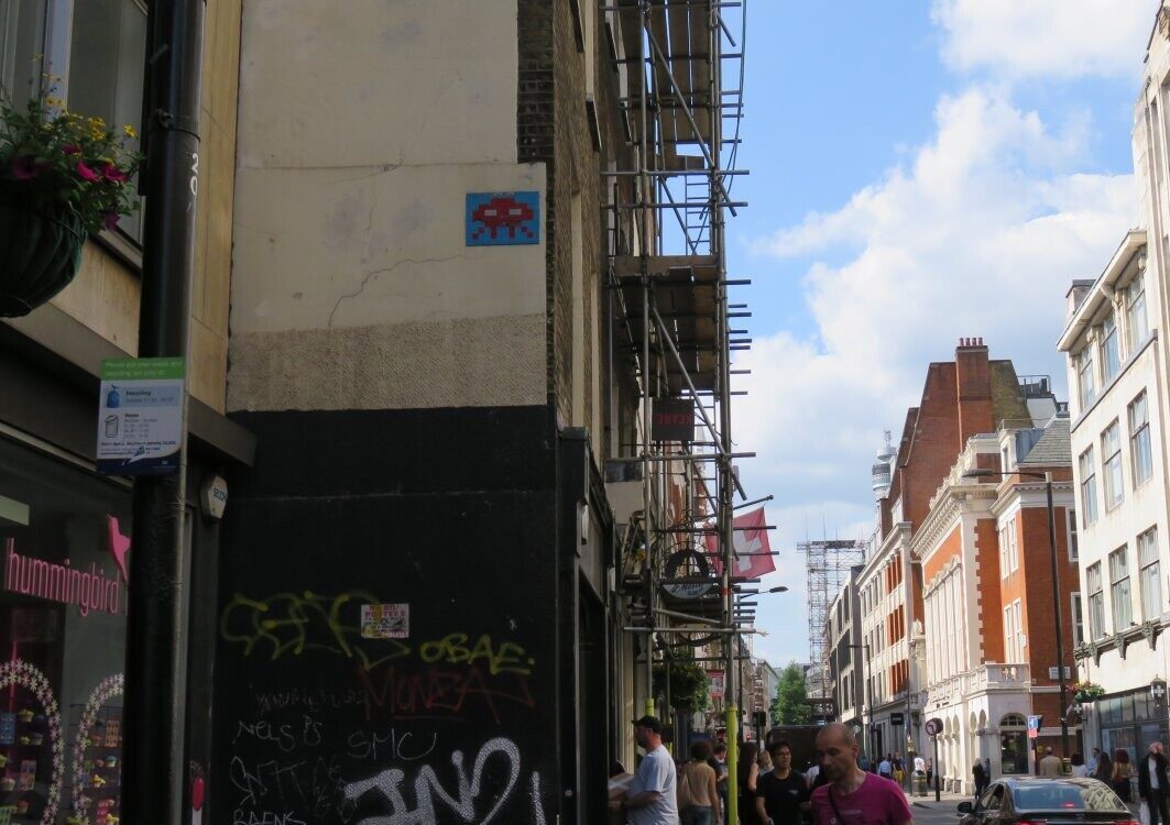 LDN_96, Space Invader on 147 Wardour Street — Street art by Invader in London