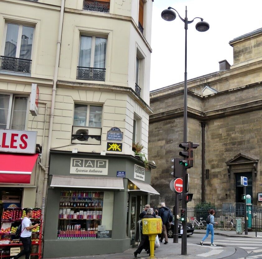 PA_756, Space Invader on 4 Rue Fléchier — Street art by Invader in Paris