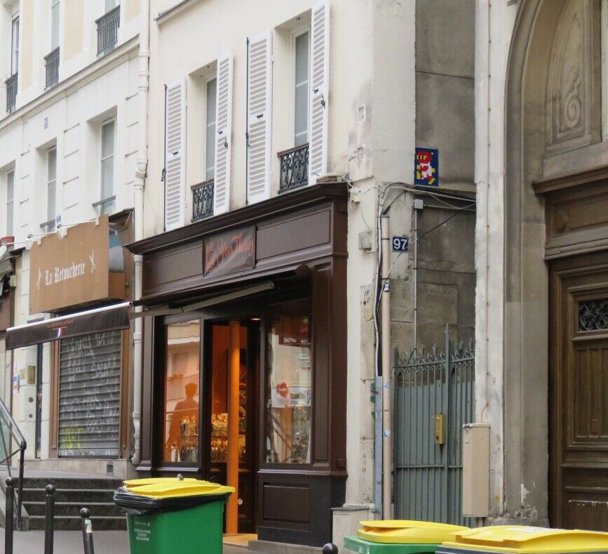 PA_740, Space Invader de la voie V/12 — Street art de Invader à Paris