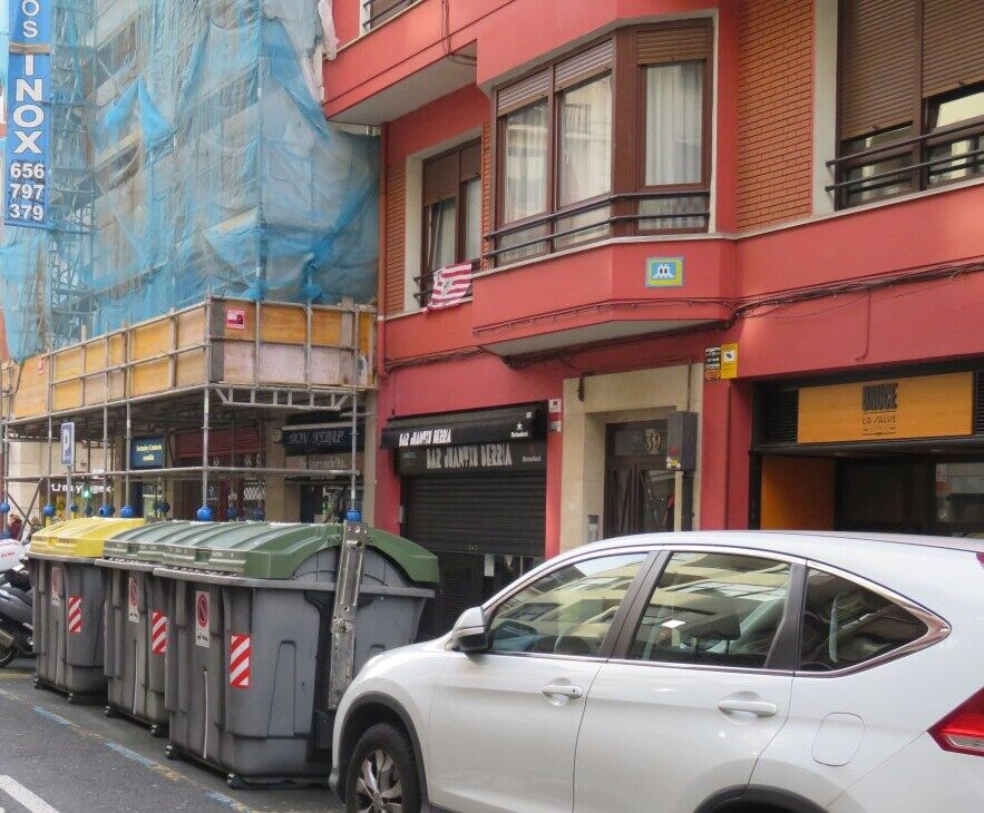 BBO_36, Space Invader on Calle del Licenciado Poza — Street art by Invader in Bilbao