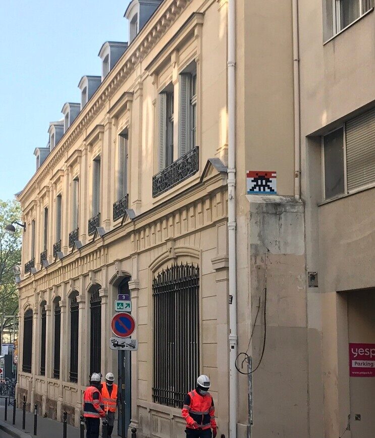 PA_879, Space Invader on 24 Rue St-Sabin — Street art by Invader in Paris