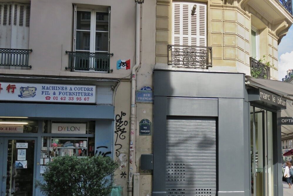 PA_919, Space Invader on Rue Française — Street art by Invader in Paris