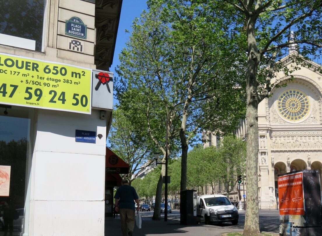 PA_1025, Space Invader on 7 Place Saint-Augustin — Street art by Invader, A2 in Paris