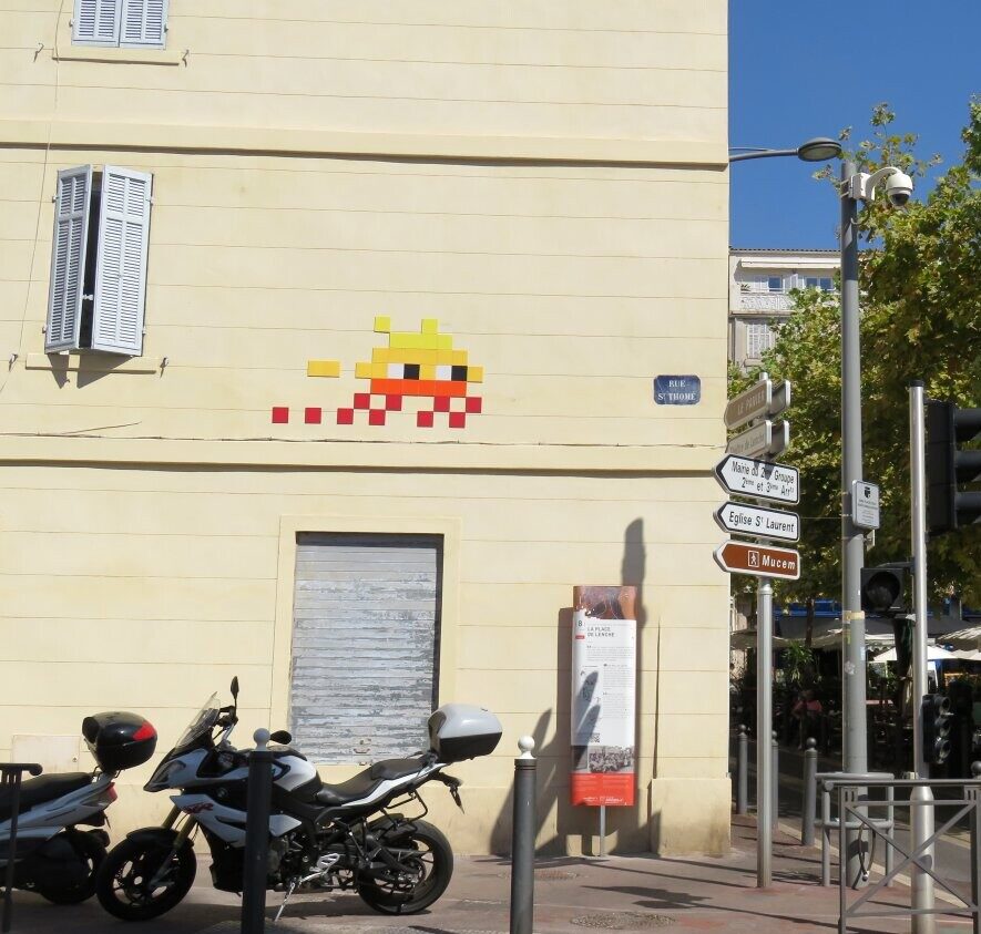 MARS_12, Space Invader on 18 Place de Lenche — Street art by Invader in Marseille