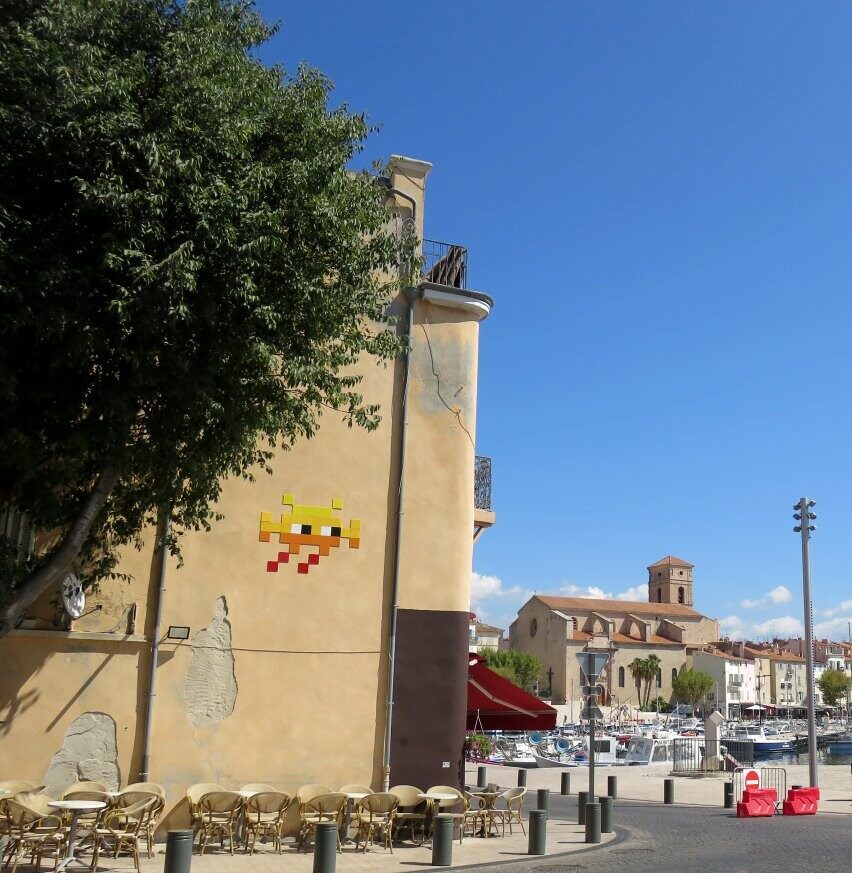 LCT_08, Space Invader on Rond-Point des Messageries Maritimes — Street art by Invader in La Ciotat