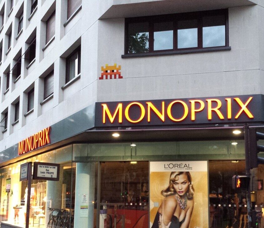 PA_1111, Space Invader de l'avenue Charles de Gaulle — Street art de Invader à Neuilly-sur-Seine