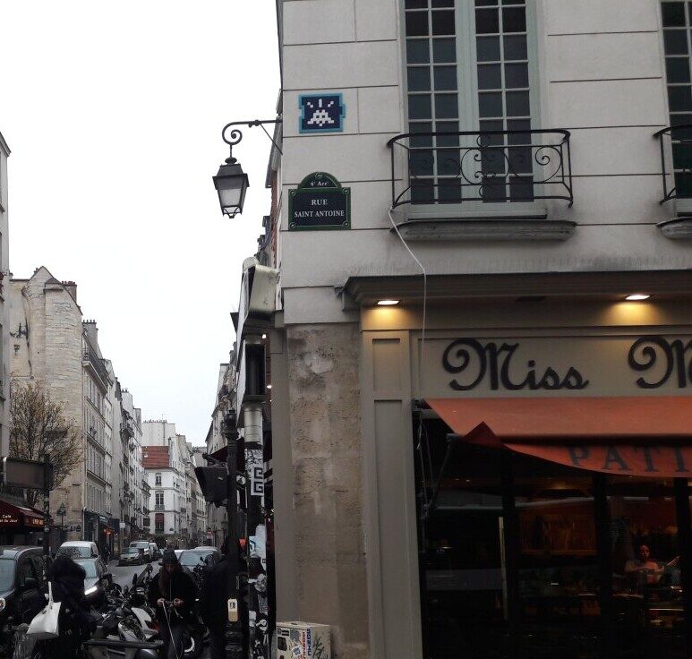 PA_1153, Space Invader de la rue Saint-Antoine — Street art de Invader à Paris