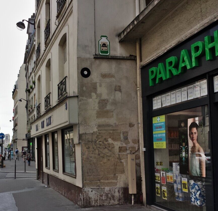 PA_1157, Space Invader on 81 rue de Beaubourg — Street art by Invader in Paris