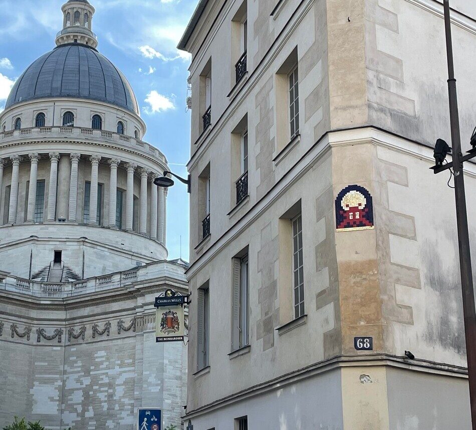 PA_1171, Space Invader on 68 rue de la Montagne Sainte-Geneviève — Street art by Invader in Paris