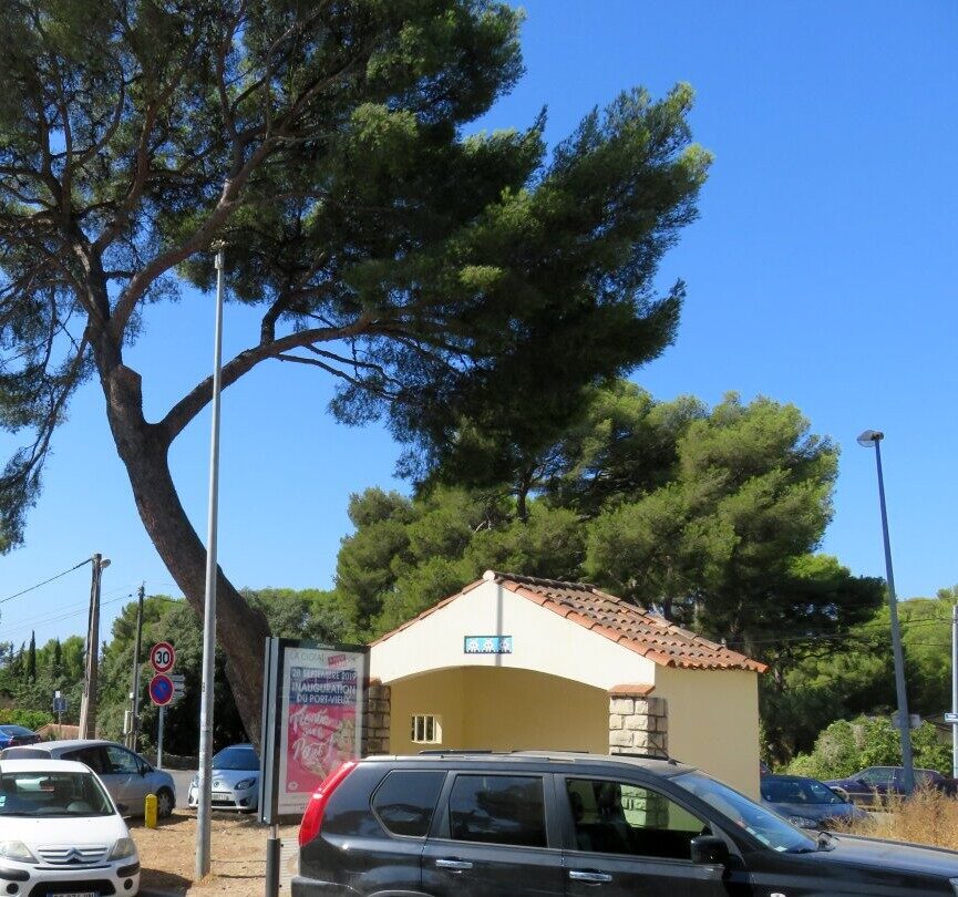 LCT_06, Space Invader de l'avenue de la Gare — Street art de Invader à La Ciotat