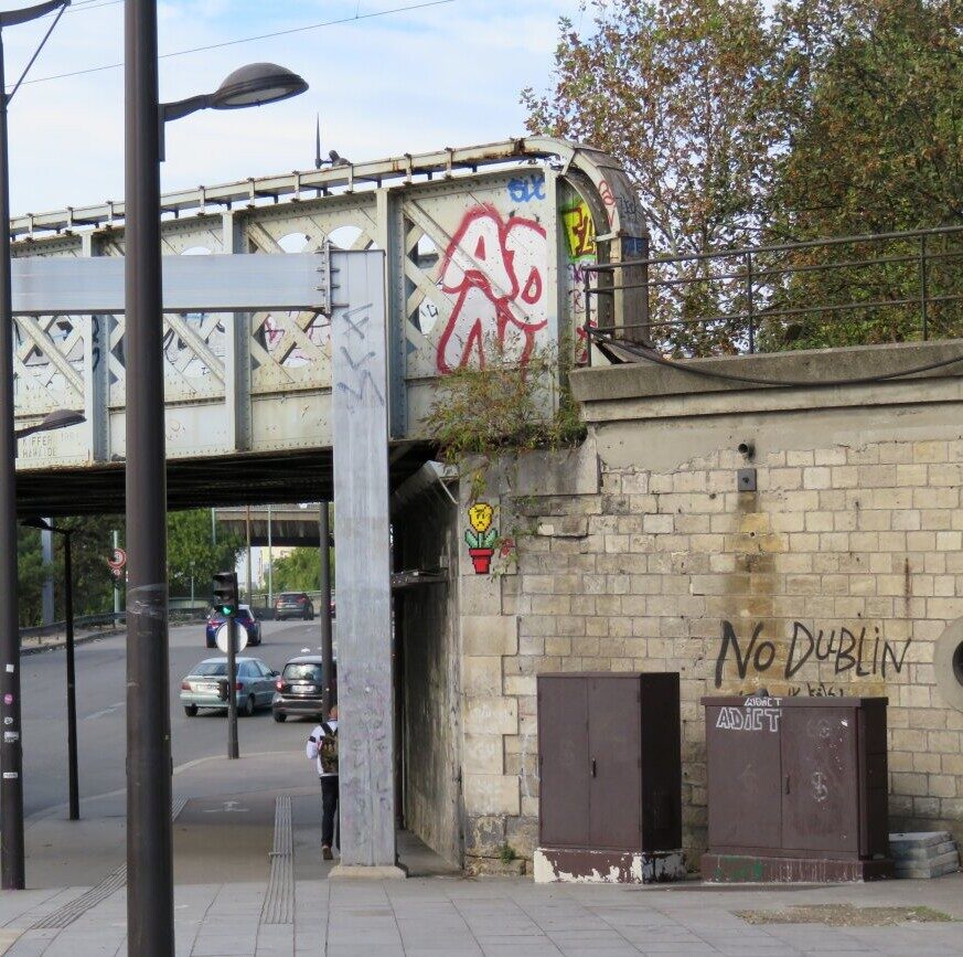 PA_1169, Space Invader on 6 avenue de la Porte de la Chapelle — Street art by Invader in Paris