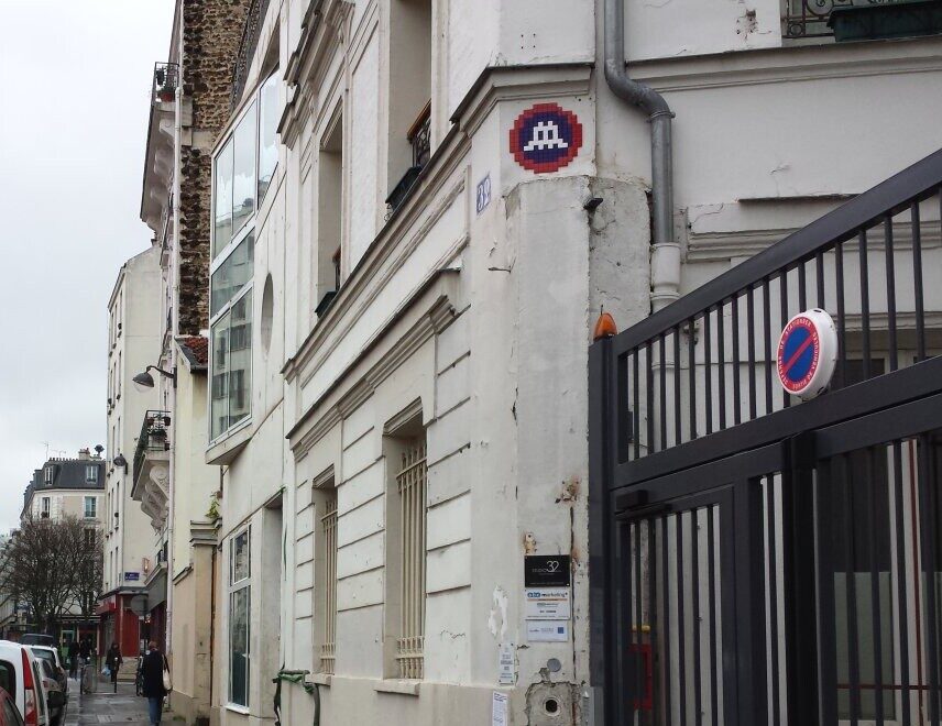 PA_1186, Space Invader on 32 impasse de la Confiance — Street art by Invader in Paris