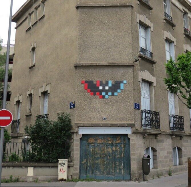 CLR_20, Space Invader de l'avenue Julien — Street art de Invader à Clermont-Ferrand