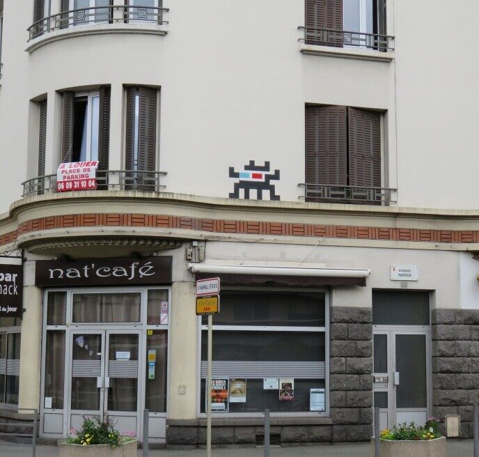 CLR_21, Space Invader on Boulevard Pasteur — Street art by Invader in Clermont-Ferrand