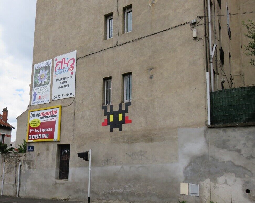 CLR_30, Space Invader on Rue de Montjuzet — Street art by Invader in Clermont-Ferrand