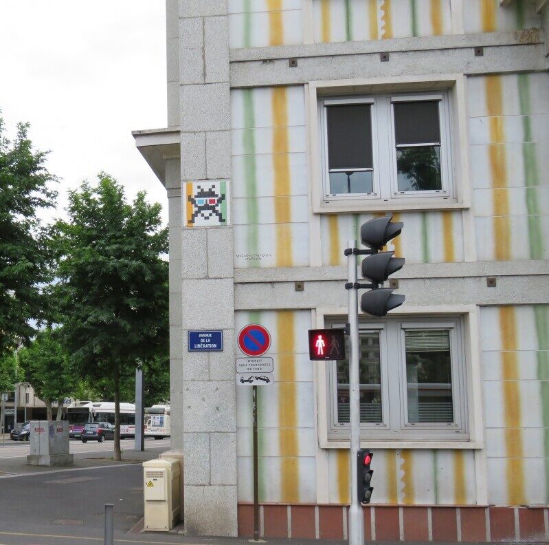 CLR_31, Space Invader de l'avenue de la Libération — Street art de Invader à Clermont-Ferrand