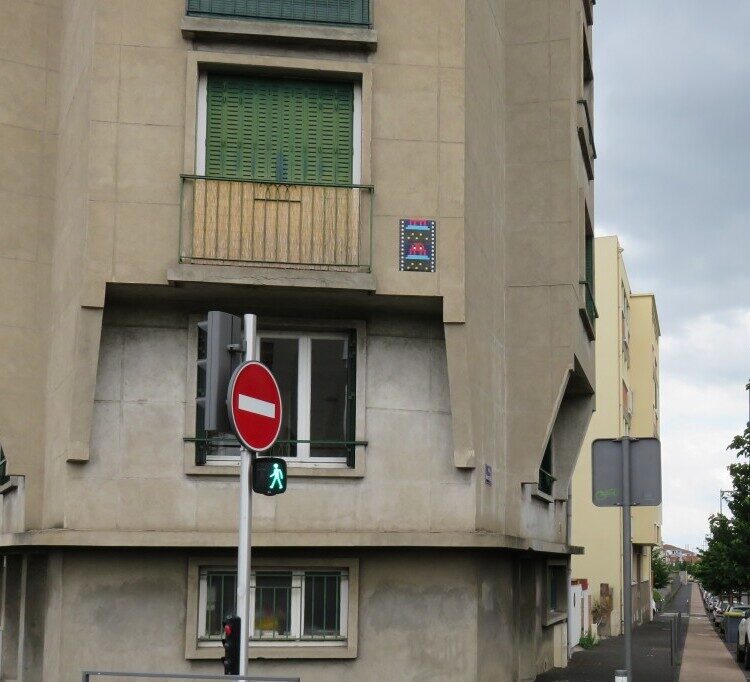 CLR_36, Space Invader on Rue Anatole France — Street art by Invader in Clermont-Ferrand