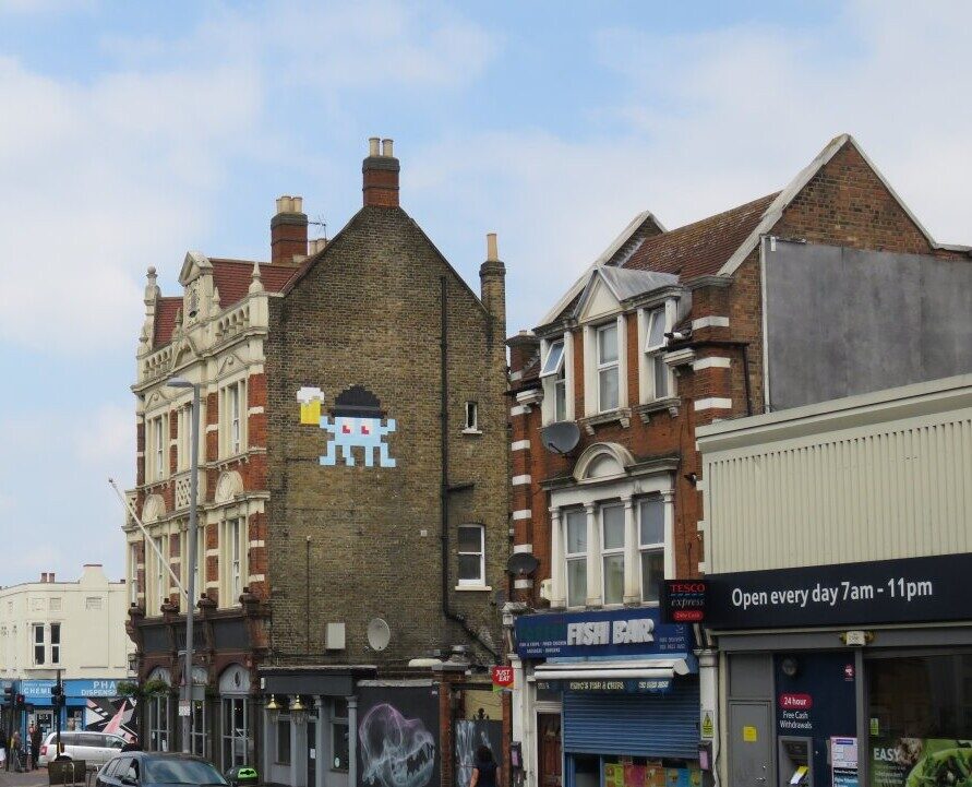 LDN_149, Space Invader de Forest Road — Street art de Invader à London