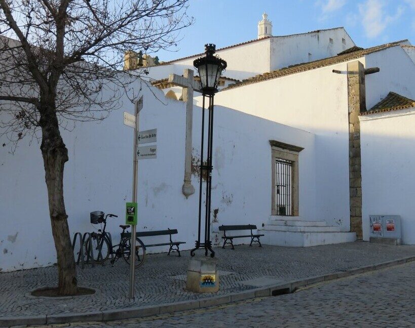 FAO_02, Space Invader on Rua Professor Norberto da Silva — Street art by Invader in Faro