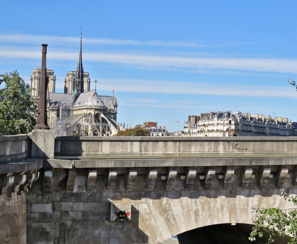 PA_1245, Space Invader du pont de la Tournelle — Street art de Invader à Paris