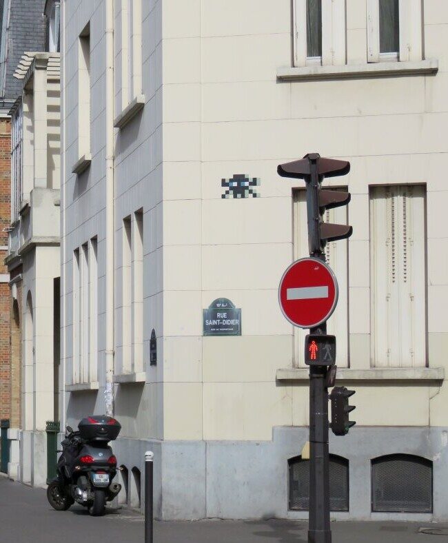 PA_1252, Space Invader on 46 Avenue Raymond Poincaré — Street art by Invader in Paris