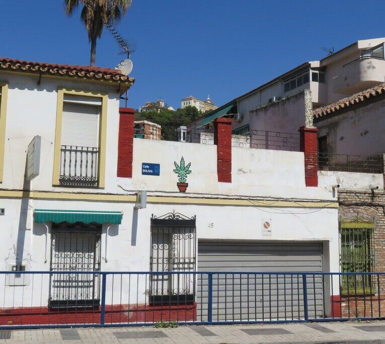 MLGA_03, Space Invader on 47 Calle Bolivia — Street art by Invader in Málaga