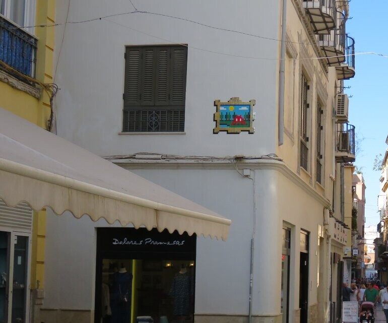 MLGA_19, Space Invader de Plaza Carmen Thyssen Bornemisza — Street art de Invader à Málaga