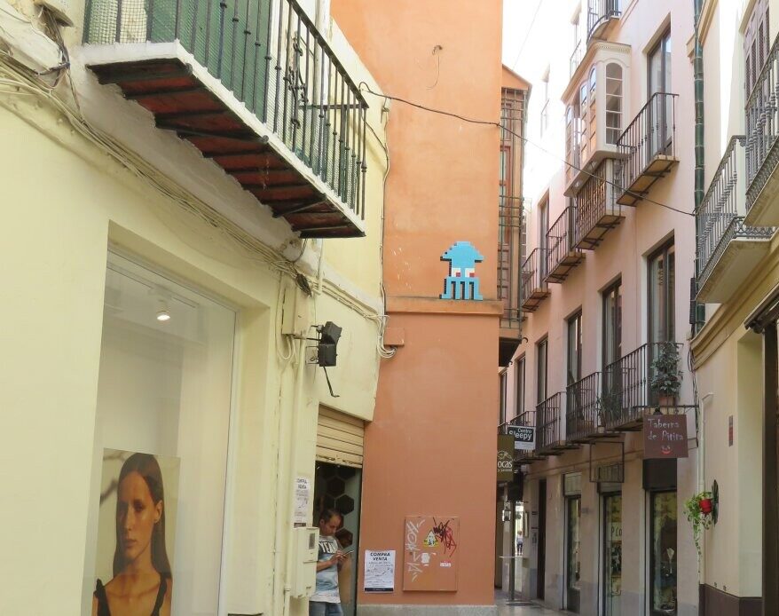MLGA_21, Space Invader de Calle Salinas — Street art de Invader à Málaga