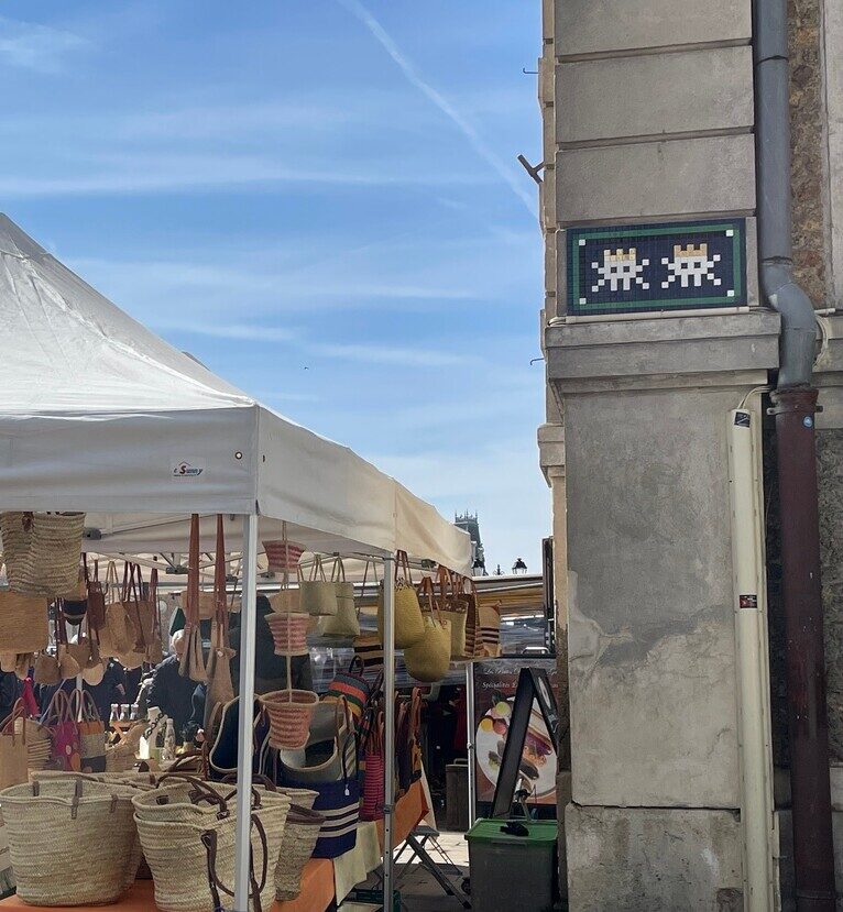 VRS_04, Space Invader de la rue de la Paroisse — Street art de Invader à Versailles