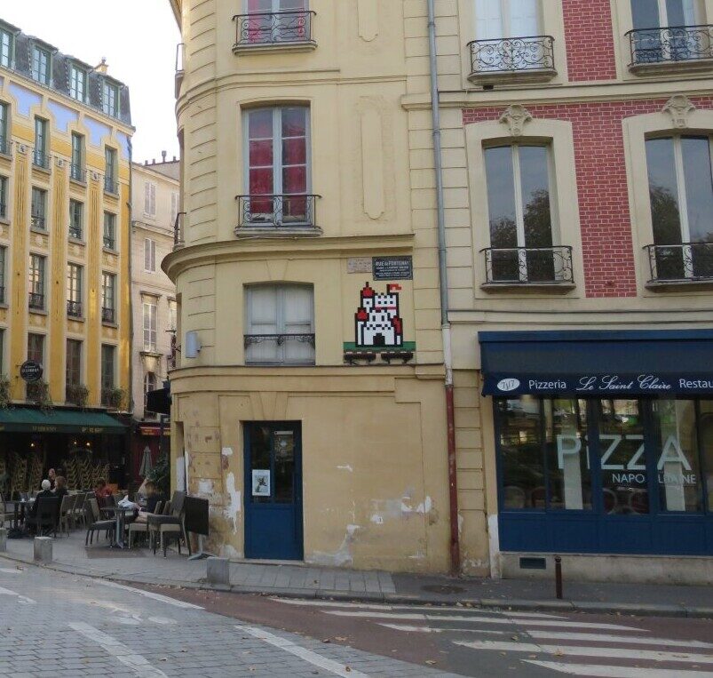 VRS_05, Space Invader on Rue de Fontenay — Street art by Invader in Versailles