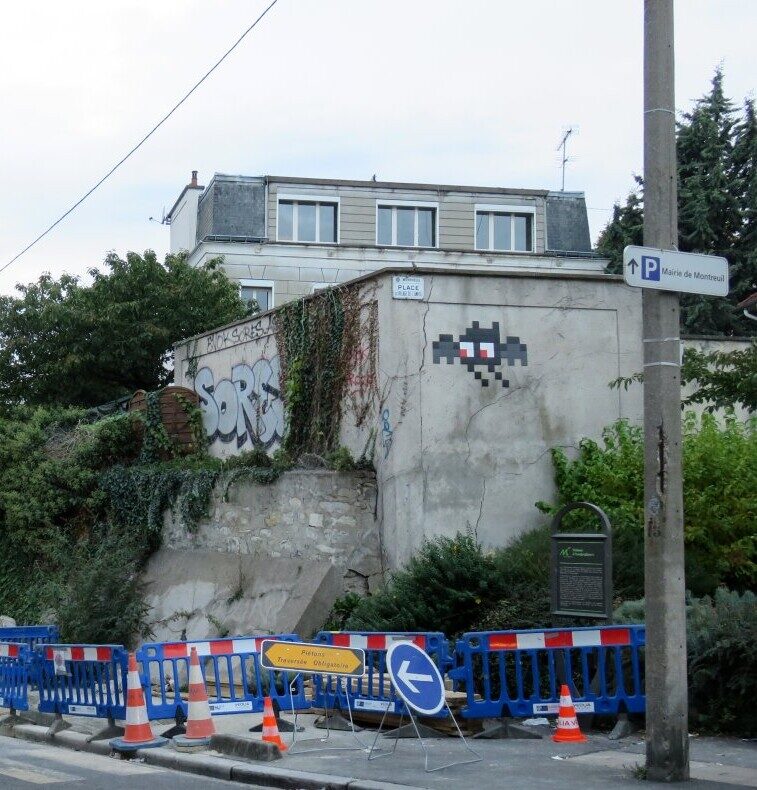 PA_1286, Space Invader on 79 Rue de Rosny — Street art by Invader in Montreuil