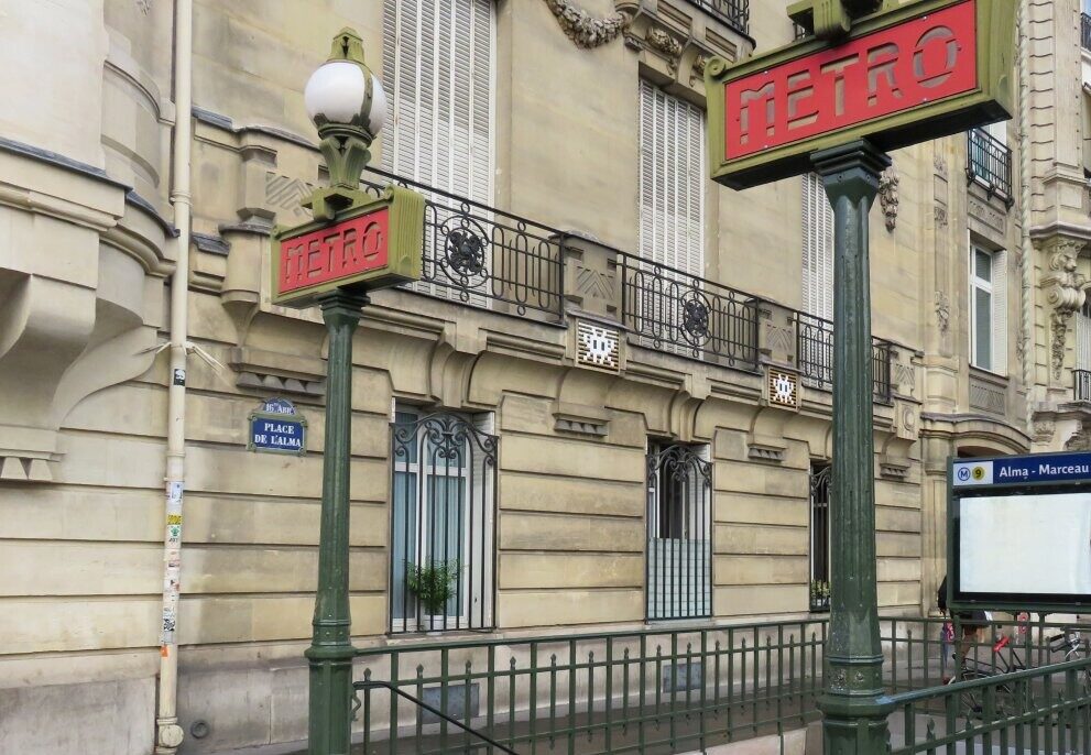 PA_1289, Space Invader on place de l'Alma — Street art by Invader in Paris