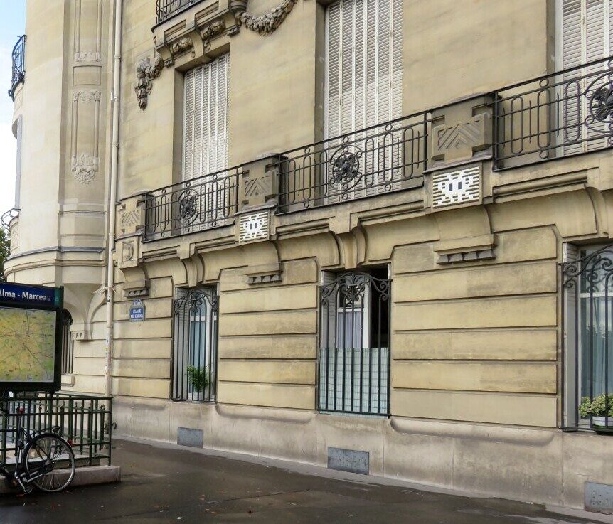 PA_1290, Space Invader de la place de l'Alma — Street art de Invader à Paris