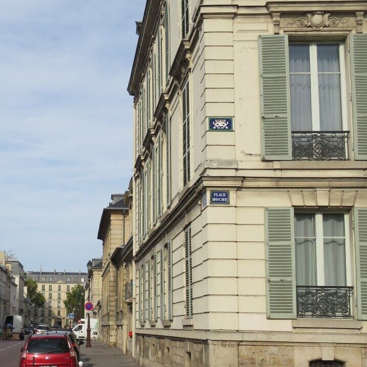 VRS_12, Space Invader on 1 place Hoche — Street art by Invader in Versailles