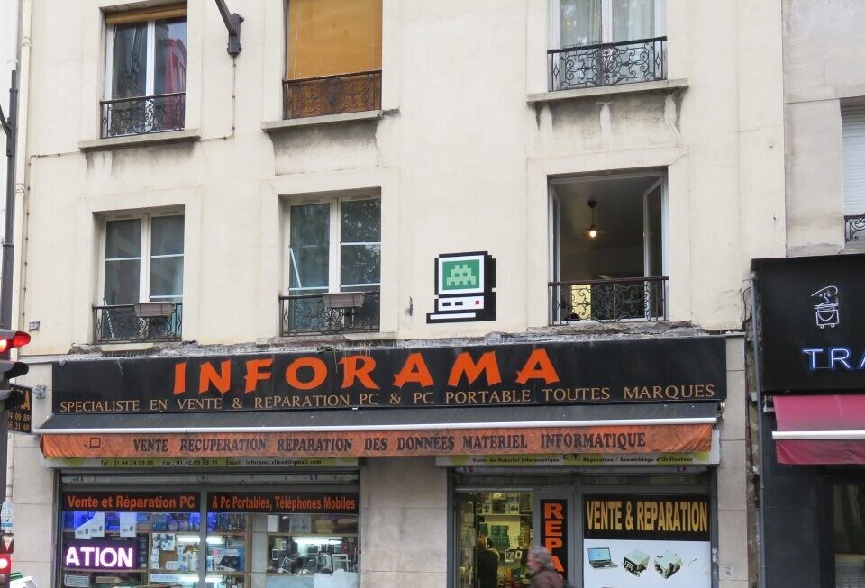 PA_1297, Space Invader on 89 rue de Reuilly — Street art by Invader in Paris