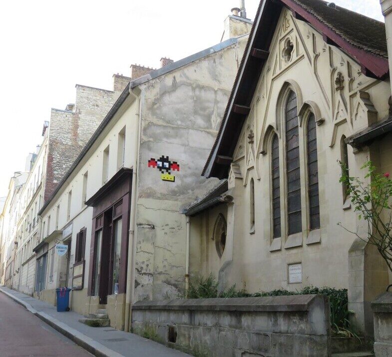 VRS_15, Space Invader de la rue du Peintre Lebrun — Street art de Invader à Versailles