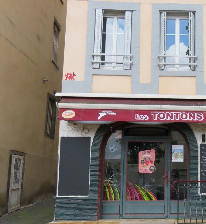 CLR_23, Space Invader on Impasse Petit Courtial — Street art by Invader in Clermont-Ferrand